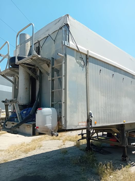 Vând semiremorca cereale 65 mc