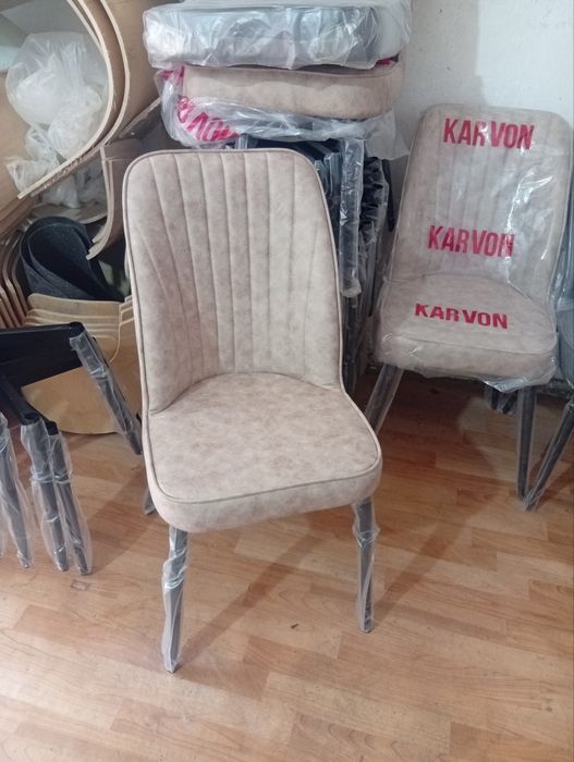 Kafe oshxona restoran uy ovqatlanish uchun stol stul