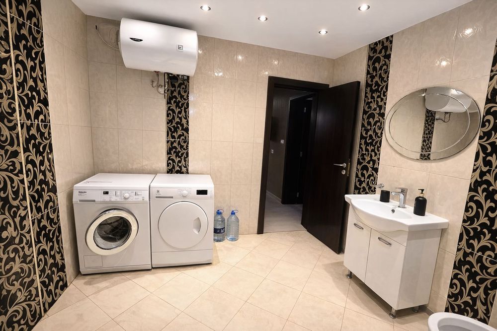 Луксозен тристаен апартамент под наем – 120 кв.м