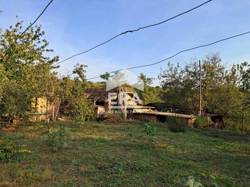 ЕКСКЛУЗИВНО! ЕРА Дръстър предлага за продажба дворно място с къща в гр