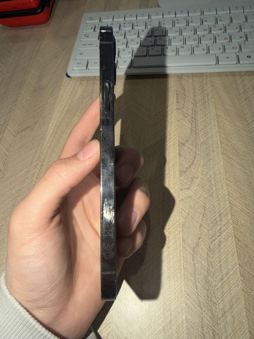 Продам айфон 12 про