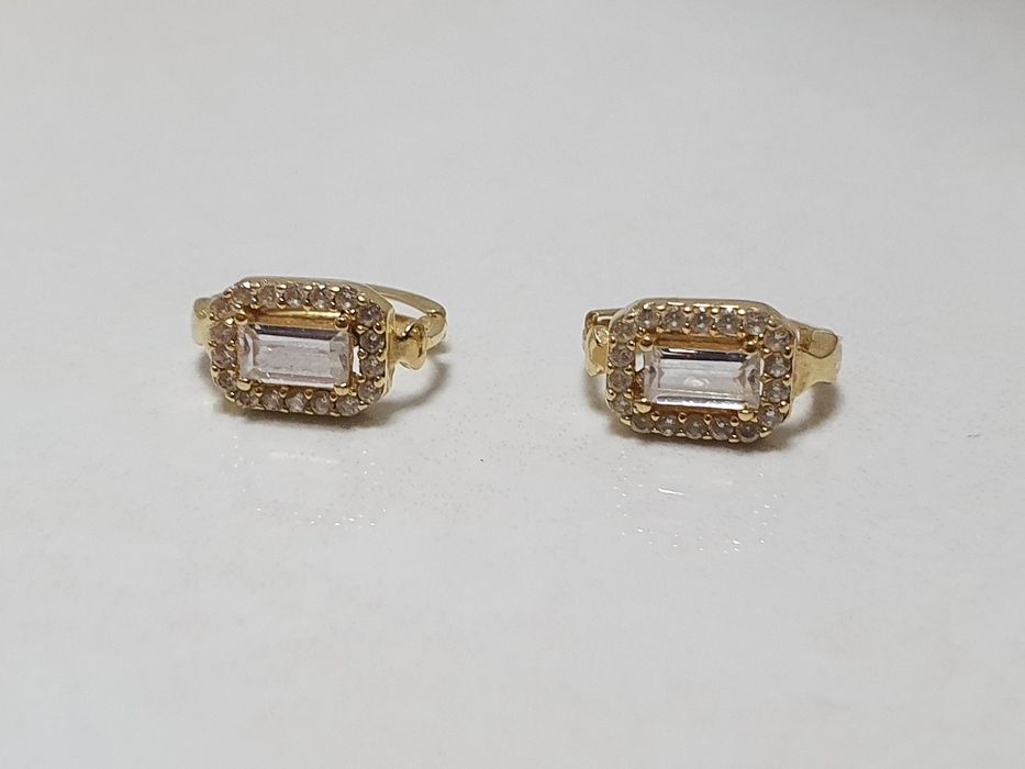 Cercei finuți din aur de 14K cu pietre semiprețioase albe