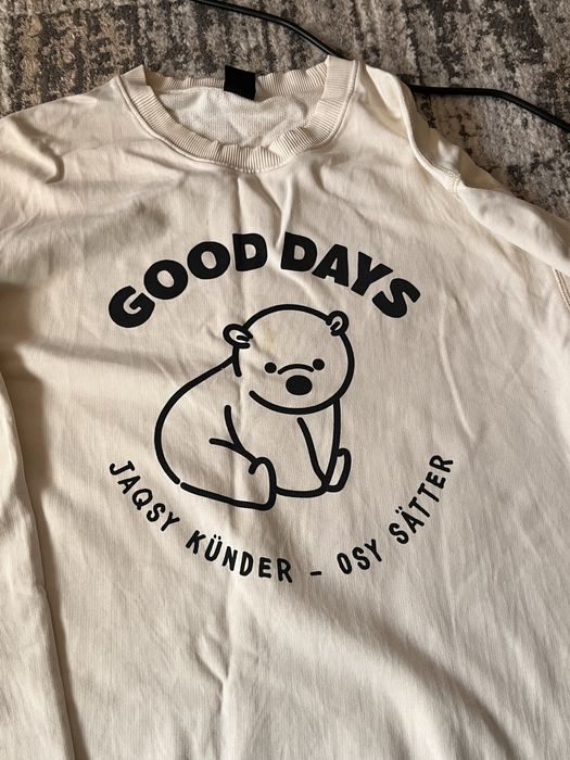 QR свитшот молочного цвета