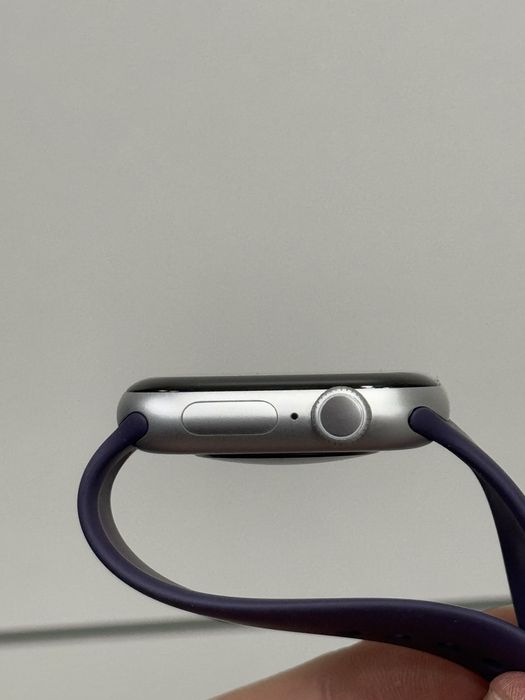 Продавам Apple Watch Series 11