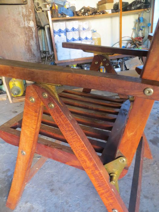 Сгъваеми дървени градински столове