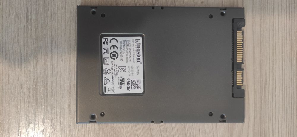 Срочно продам ssd диск 960ГБ