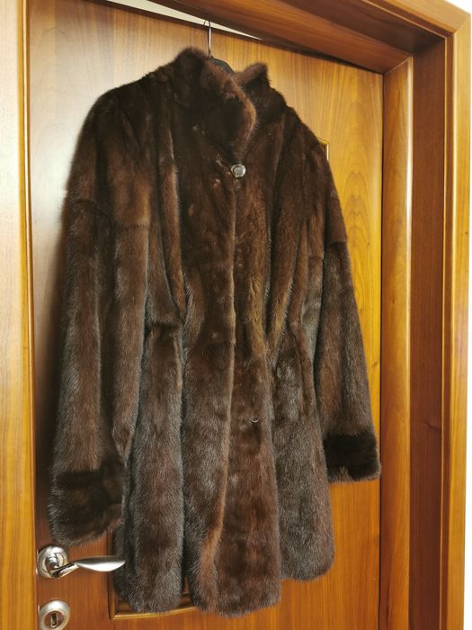 Vând  haina vizon