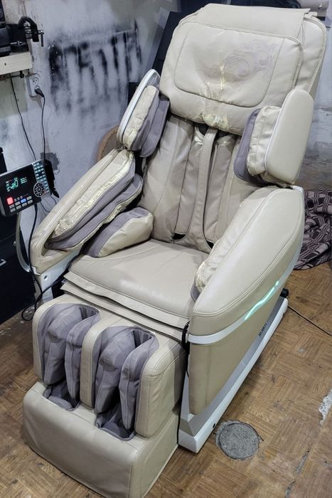 Продается массажное кресло
