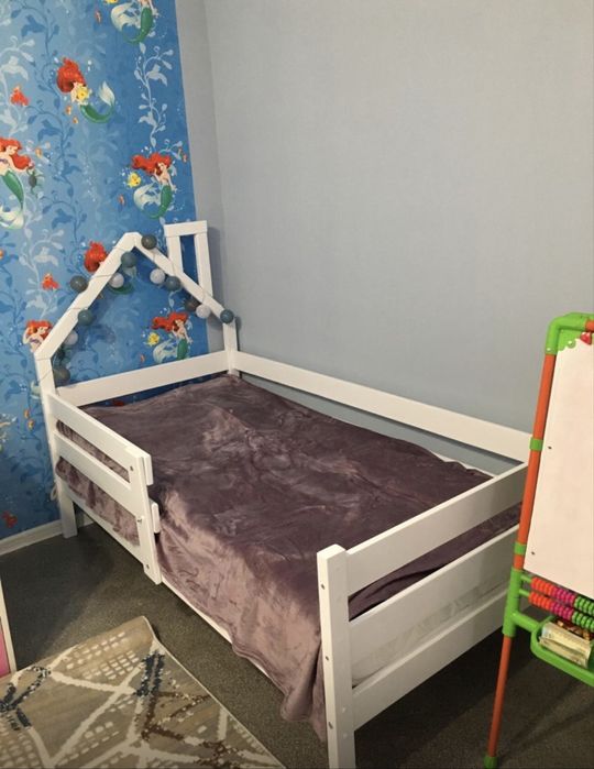 Продам детскую кровать для девочки