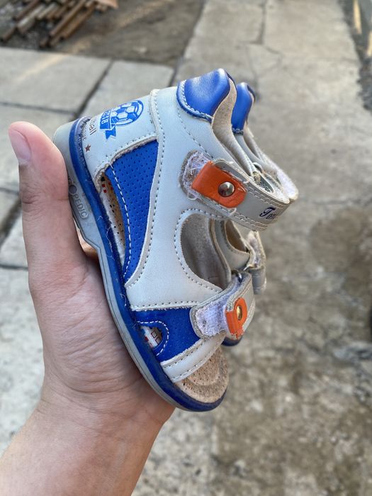 Продам детскую обувь