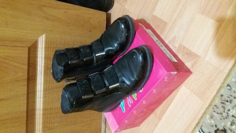 Продам детскую обувь