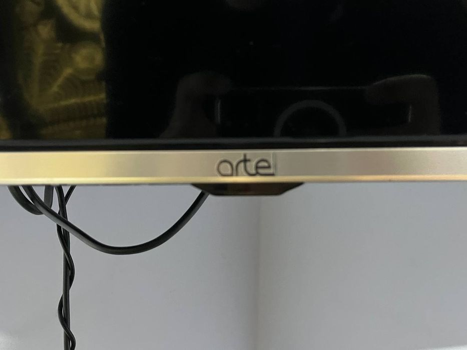 Telivizor 32tali  sotiladi ideal arter bonusga smart tuner beriladi