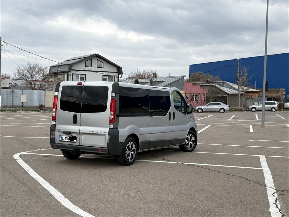 Opel vivaro 8..1  An  2012.  long  2.0 D 114 cp