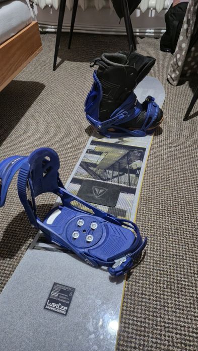 Vând snowboard wedze 151