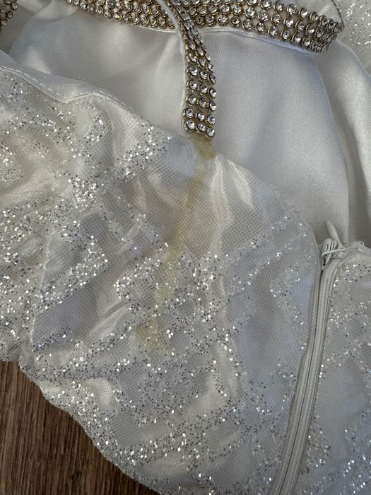 Дълга сватбена рокля