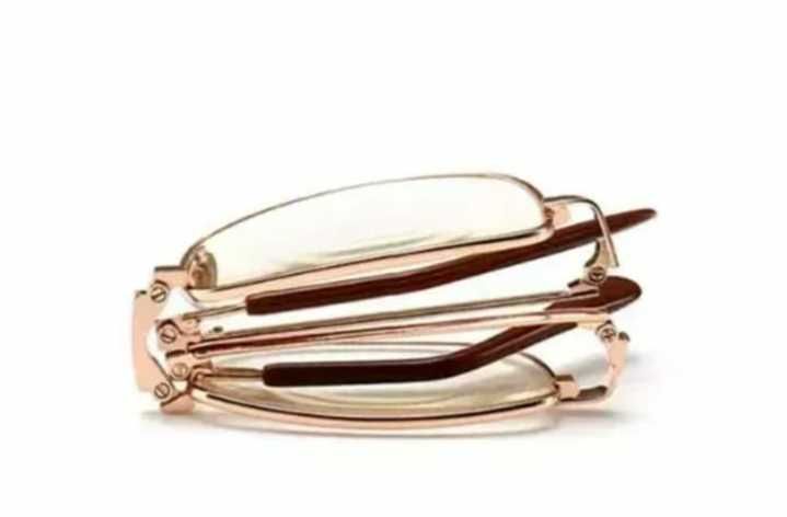 Очки складные с чехлом.