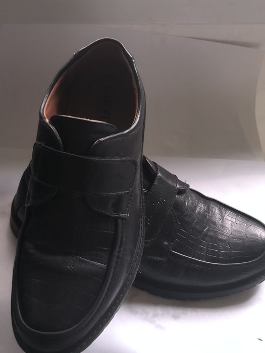 Продам школьные туфли для мальчика