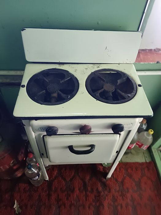 Продам газовую плиту.