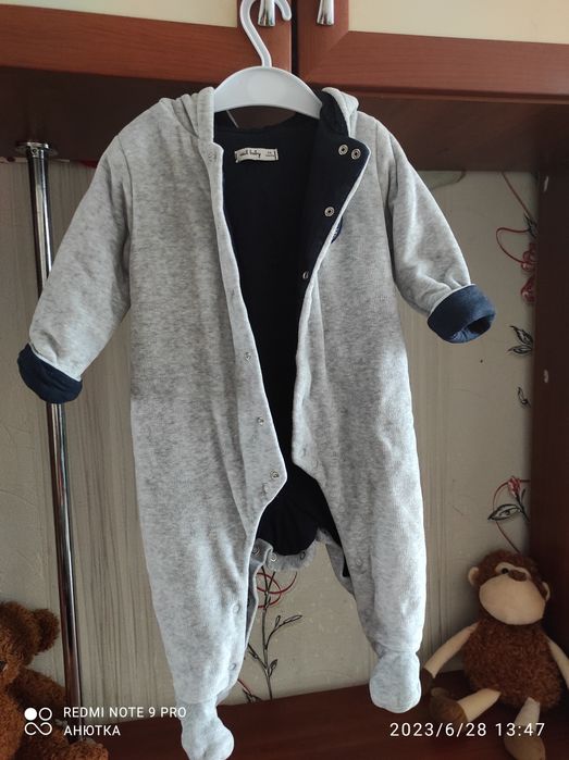Продам флисовый комбинезон на мальчика