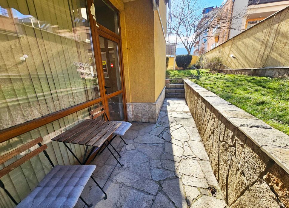 Завършен и обзаведен офис кв. Овча купел. Дворно пространство.