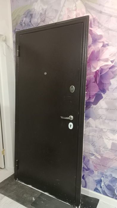 Продам входную дверь