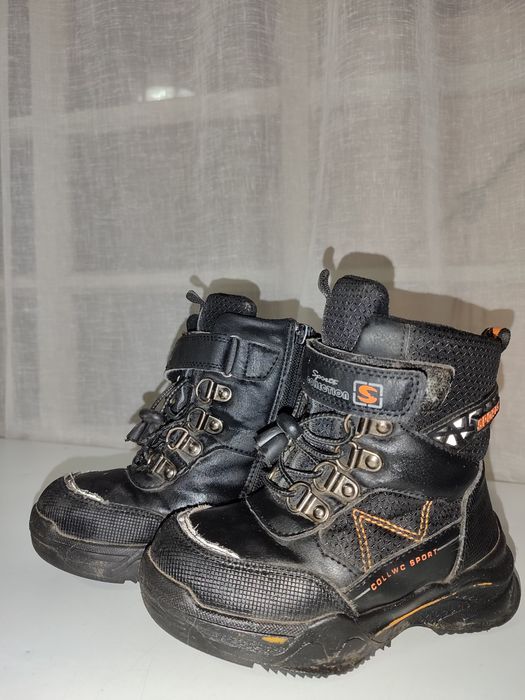 Продам детские ботинки