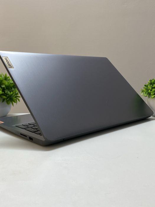 Ноутбук Lenovo.