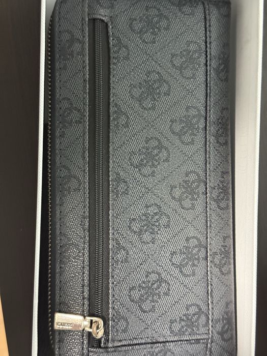 Протмоне Guess с кутия