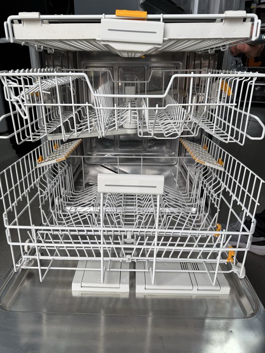 Съдомиялна машина за вграждане MIELE 60см