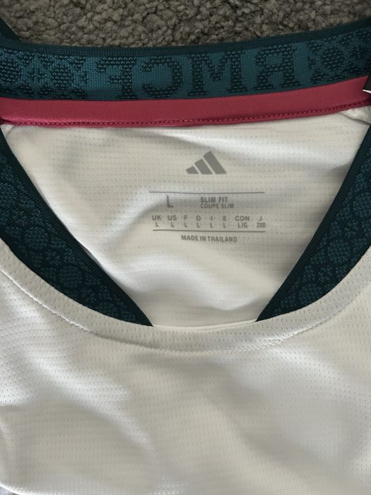 Tricou Real Madrid 2025/2026– Nou cu etichetă – M/L