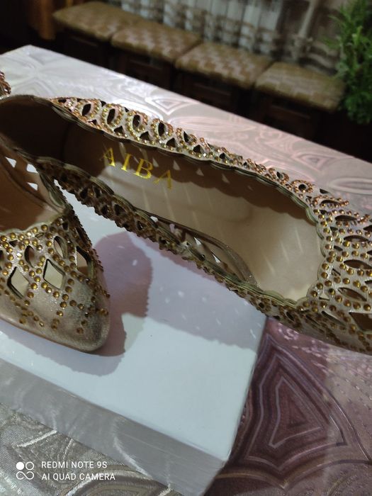 Продам туфельки для золушки 37р кожа