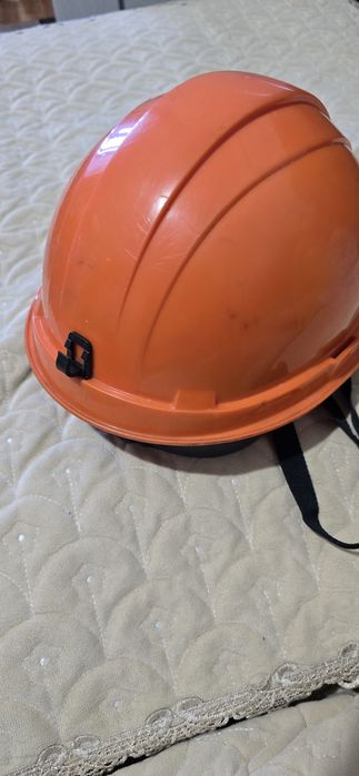 Продам каску( шахта) и нательное белье