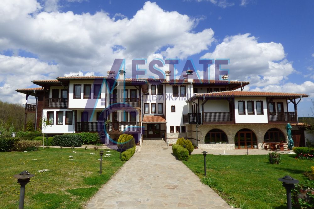 Продава се Хотел в Приморско - 2140 кв.м за 606 €/кв.м - Снимка #1