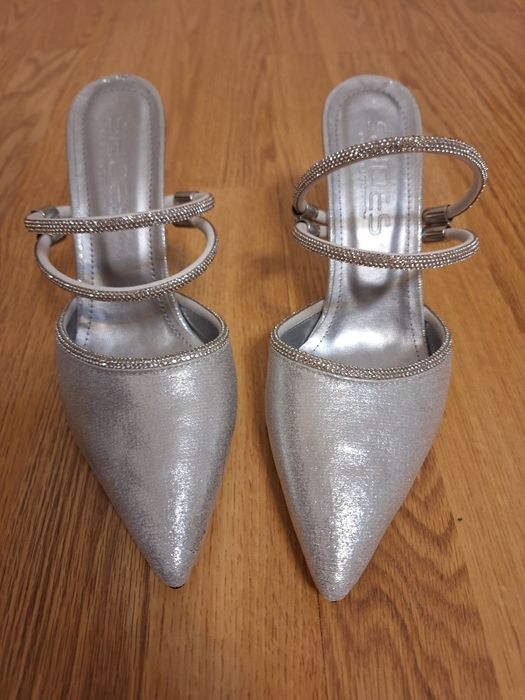 Шикарные босоножки в серебре