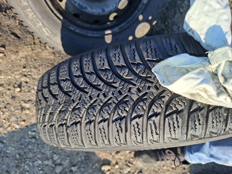 Vand roata rezerva fiat punto are anvelopa 165  70 14 buna kumho m+s