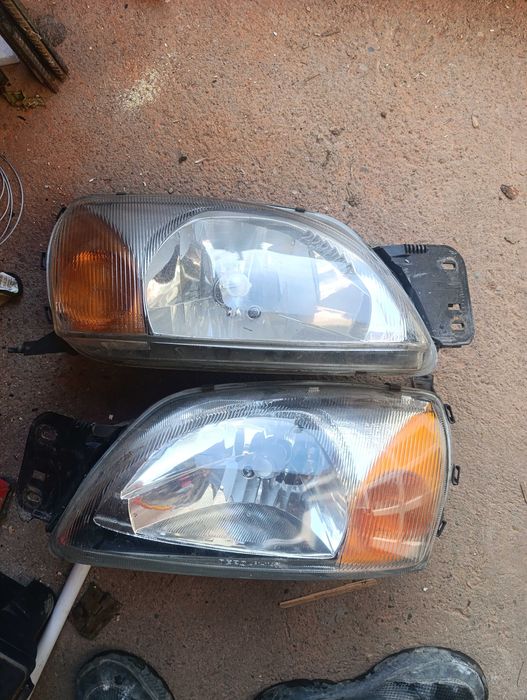 Faruri Ford fiesta 4