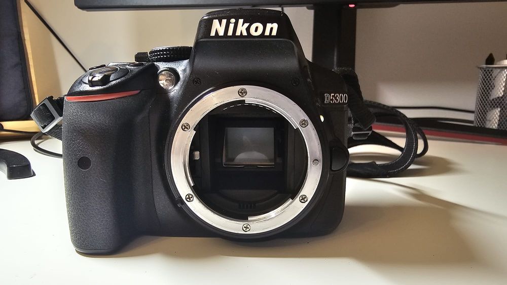 Cameră foto Nikon D5300 + obiectiv Nikon f/1.4G