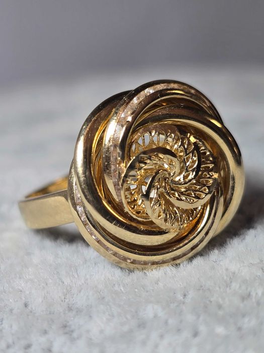Inel Damă Floare din Aur 14K – Design Elegant și Rafinat