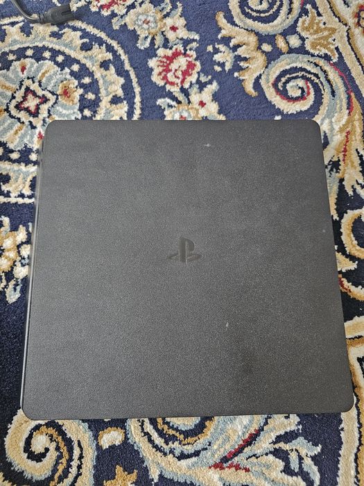 Продаётся PlayStation 4