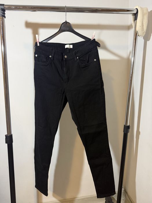 Тесни дамски дънки в черен цвят на H&M
