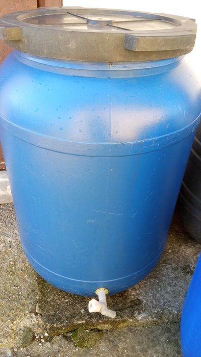 Butoaie de plastic de 45; 60; 100 și 200  litri