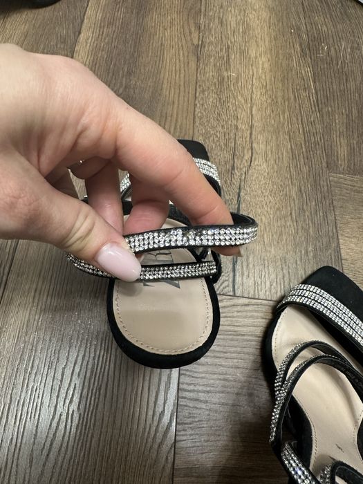 Sandale cu pietre Zara