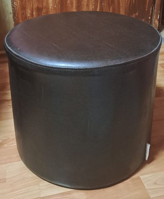 2 tabureti în stare buna