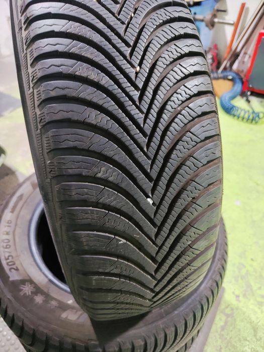 2 бр 205/60/16 Michelin 23г