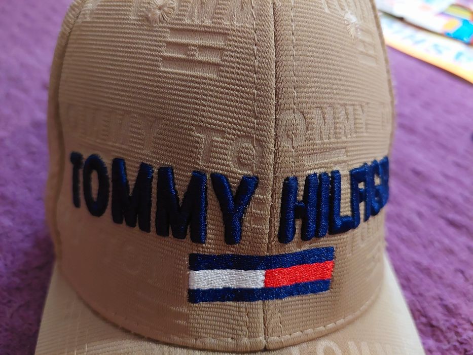 Шапки Tommy Hilfiger и Barcelona