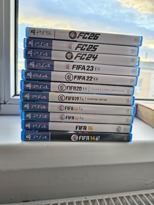 Vând colecție FIFA