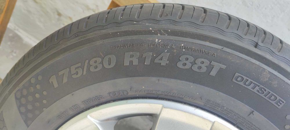 Vând jante R14 și cauciucuri 175/80/R14