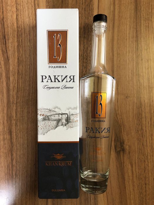 Празни бутилки от уиски / ром / ракия