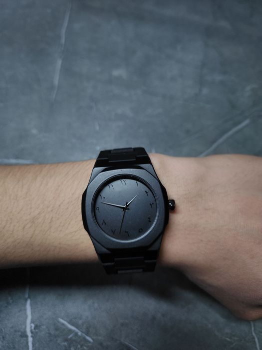 Часы с арабскими цифрами