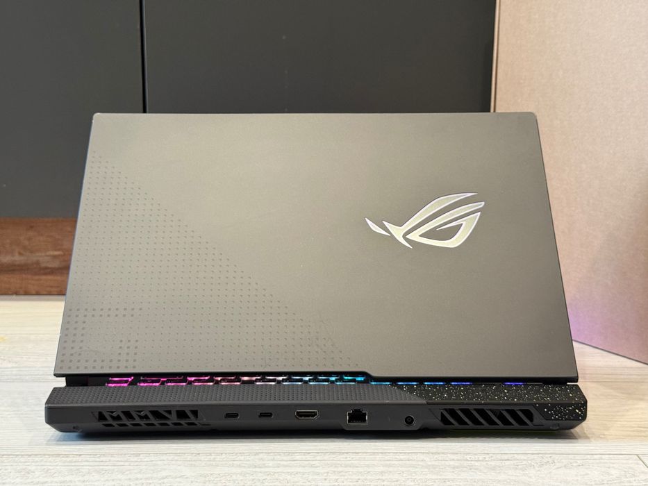15.6 iPS 300hz/ RTX 3060 6GB/ Ryzen7 6800H /1TB ssd/ 16gb ram /ROG STRIX